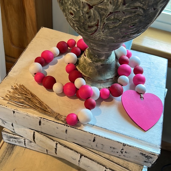 Tier Tray Decor Valentine 💘 Wood Painted Beads - Picture 5 of 9